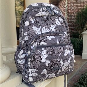 Vera Bradley EUC Backpack Quilted Cotton Gray White Floral 3 Pocket